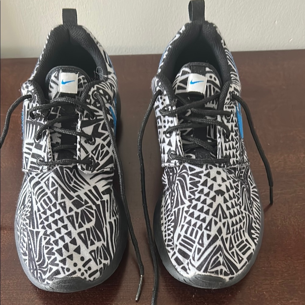 Stylish. Nike Black and White Patterned Roshe Sneakers